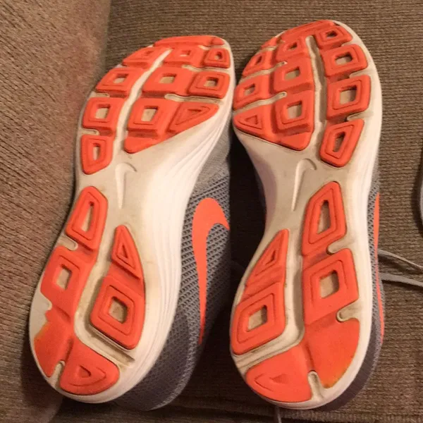 Nike shoes - Image 4