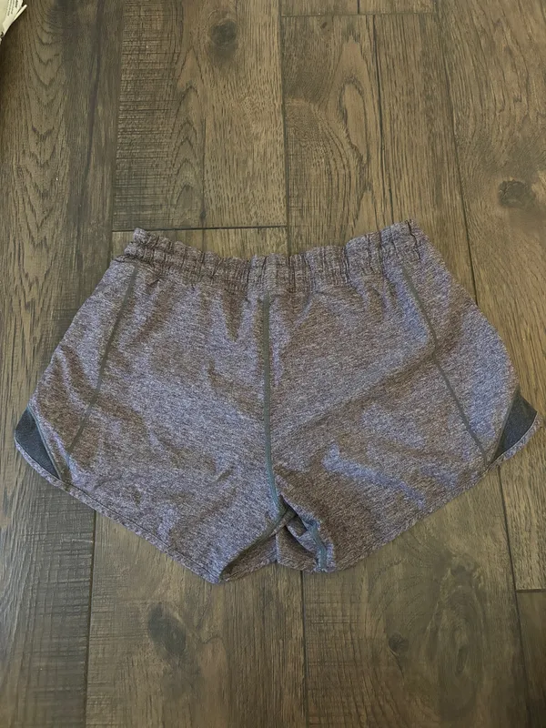 Lululemon Hot Shorts 4" - Image 2