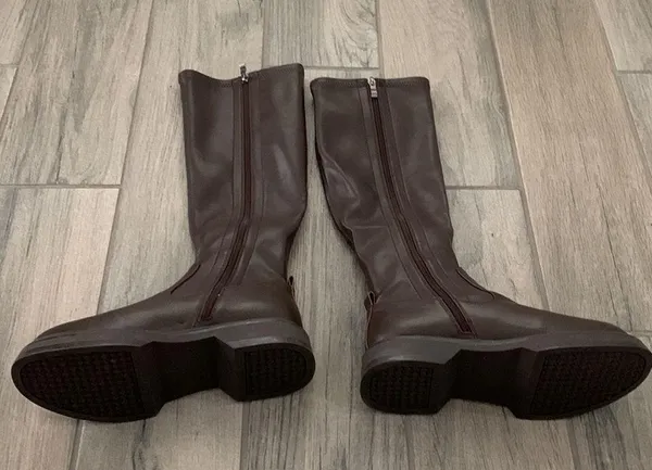 Brown flat boots Size 9 - Image 4