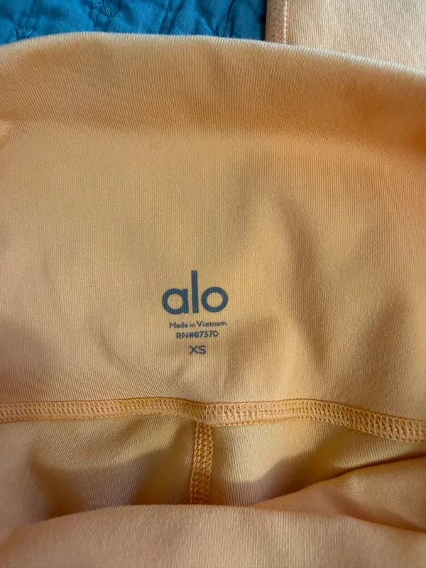 Alo Yoga Leggings - Image 3