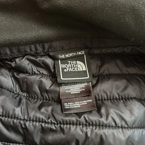 The‎ North Face Lightweight black Puffer Vest Size S - Image 7
