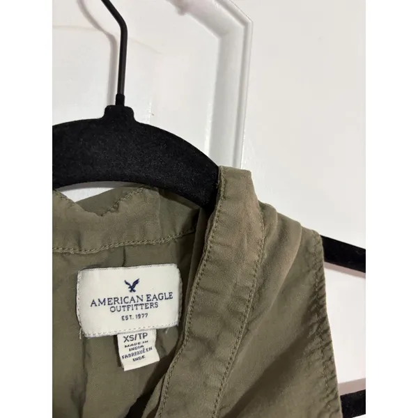 American Eagle Sleeveless Button Down Safari Olive Green Split Back XS‎ Boho - Image 3