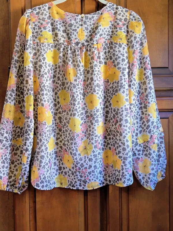 🌸Loft Chiffon Lined Floral Cheetah Pintuck Flowy Metallic Blouse Women's sz M - Image 4