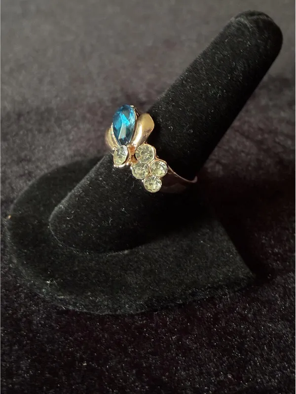 Vintage Style Teal Blue Teardrop Ring with Clear Rhinestone Clusters Sz 8 - Image 3
