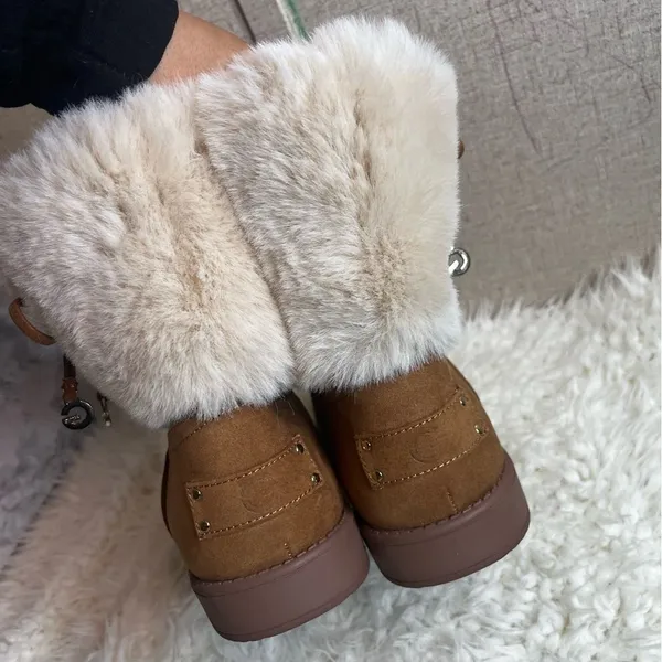 Guess Women's Tan Boots with Cream Fur Trim - Image 5