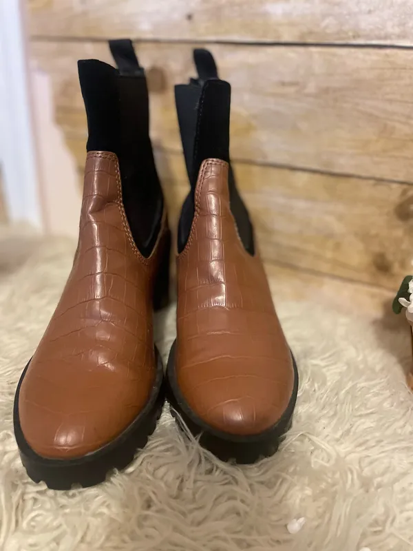 DV by Dolce Vita Natta croc Textured Chelsea Boots - Image 12