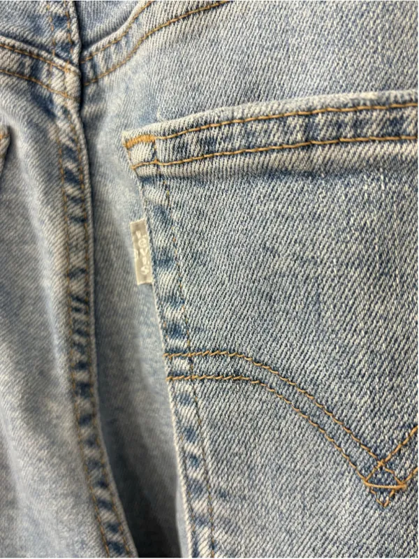 Levi’s SilverTab Mom Jeans Women’s W26 L27 Light Wash Distressed‎ High Rise - Image 11