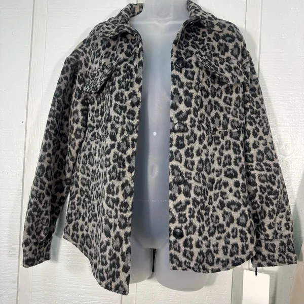 Bagatelle Gray Animal Print Wool Button Down Shacket Size XS EUC - Image 2