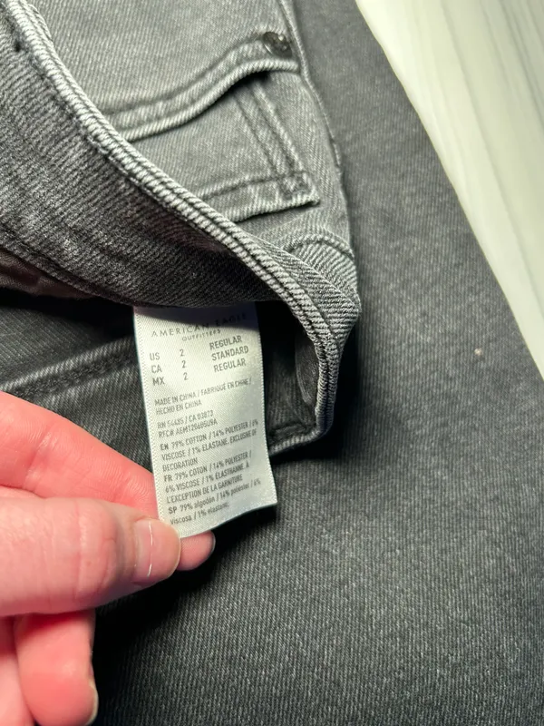 Outfitters Moms Jeans - Image 6