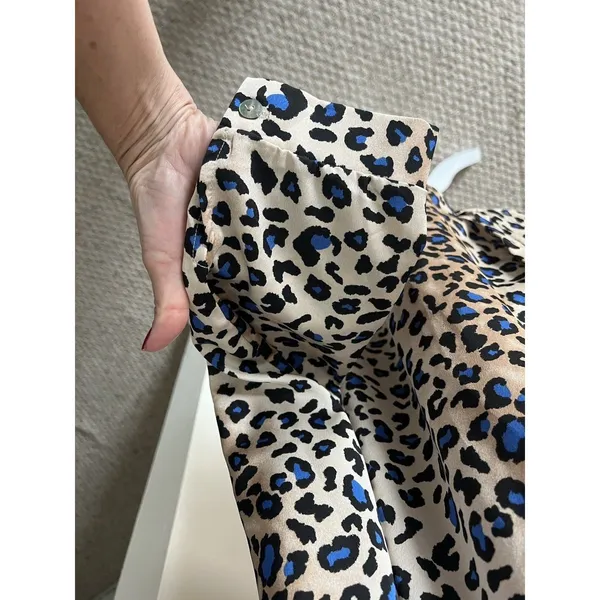 Hesed Women Leopard Print Collared Button - Image 3