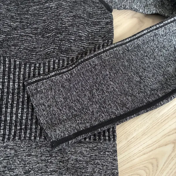 Fabletics Seamless Long Sleeve Crop Workout Top Heathered Charcoal‎ Grey Medium - Image 3