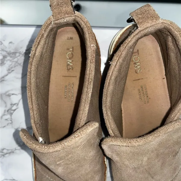 TOMS Paxton Ankle Sneaker Light Taupe Suede Size 7 Casual Comfy‎ Slip On Cushion - Image 4