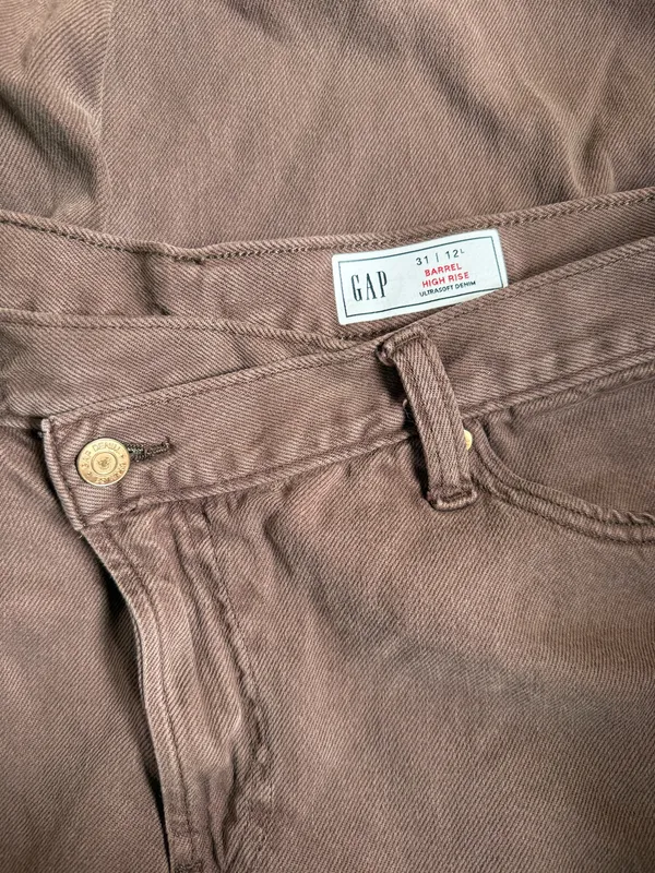 Gap Barrel High-Rise Jeans - Image 2
