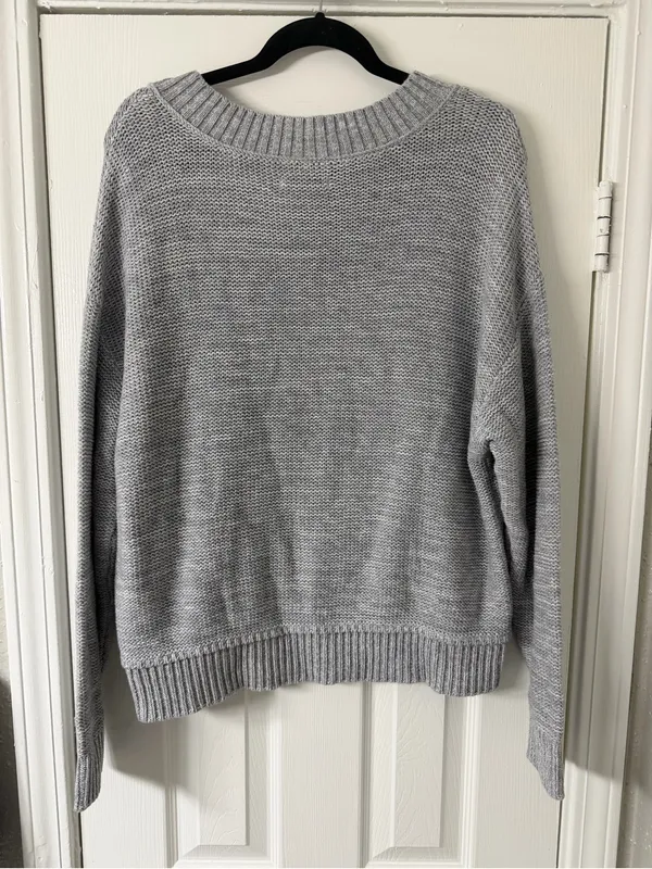 American Eagle Light Gray Oversized Knit Heavyweight Sweater V-Neck Size Small - Image 7