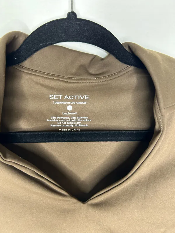 SET ACTIVE long-sleeved, collared brown crop top size small - Image 4