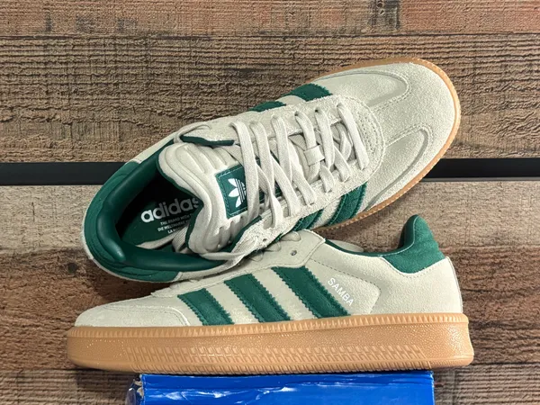 Adidas Samba’s OG in gray with green stripes men’s size 7 women’s size 8.5 - Image 3