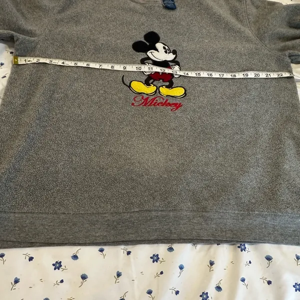 VTG 90s Y2K Mickey Mouse Disney XLarge 16/18 Grey Red Crewneck Pullover Fleece. - Image 3