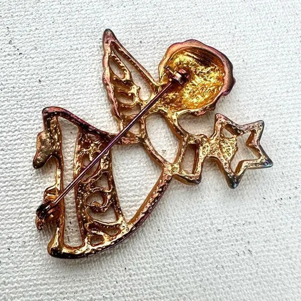 Gold tone angel holding star brooch - Image 4