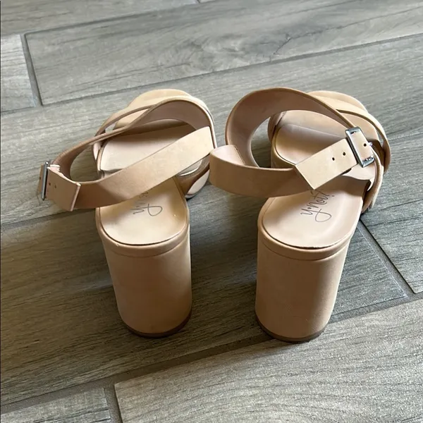 Tan Minimalist Sandals with Ankle Strap Size 6.5 - Image 4