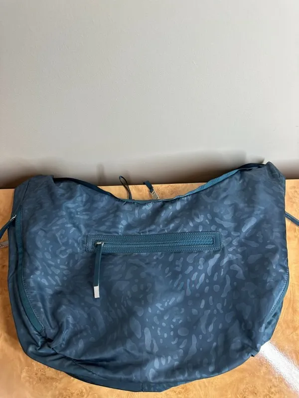 Lululemon Teal Blue Jacquard Expandable Hobo Gym Travel Shoulder Bag Large - Image 3