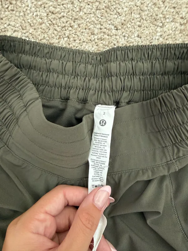 Lululemon Hotty Hot Shorts High-Rise 4" - Image 3