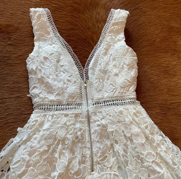 Lulu’s White Lace Midi Dress - Image 4