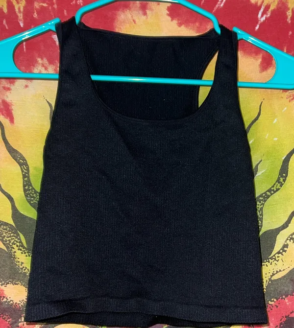 OQQ Crop Tank Top Black - Image 3