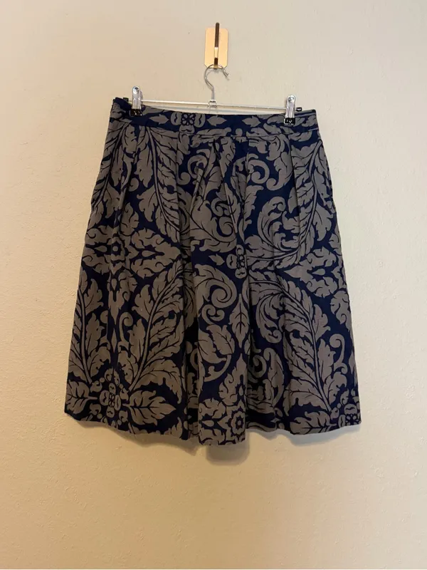 Boden Sophia Skirt Navy and Gray Leaf‎ Print Circle Pleated Size 10 Long - Image 4