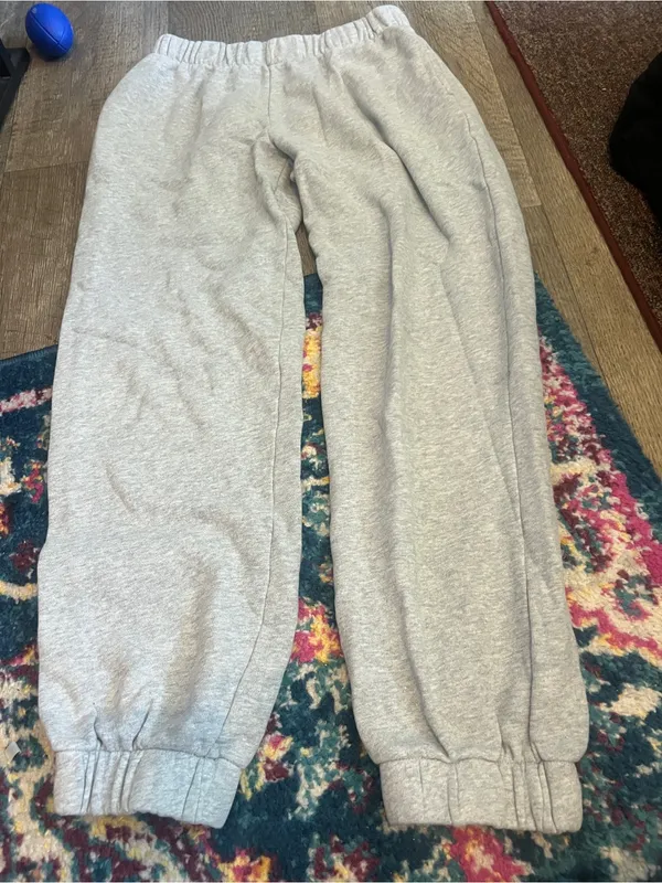Brandy Melville John galt grey sweatpants - Image 4