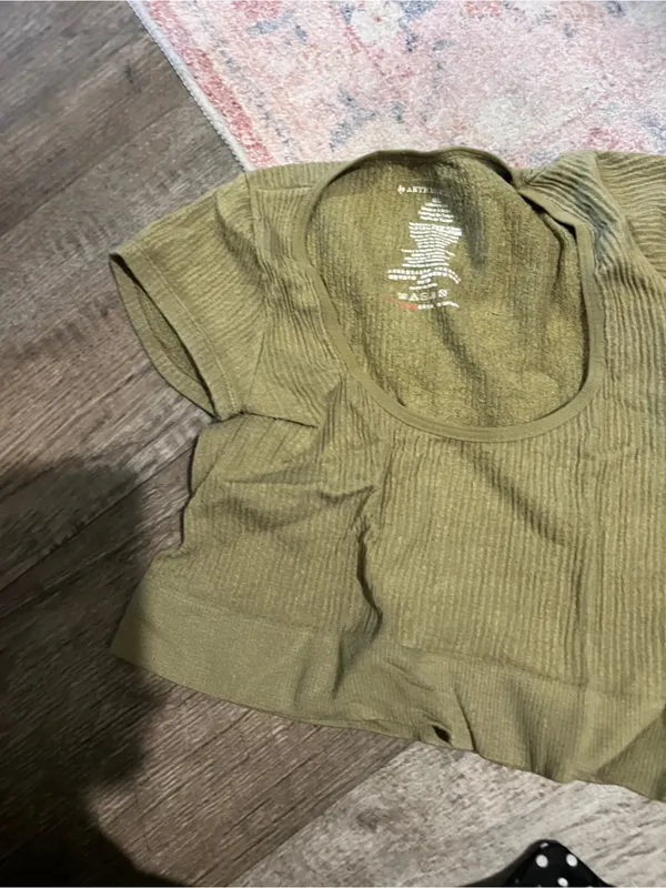 Anthropologie Olive Ribbed Scoop Neck Crop Top - Image 6