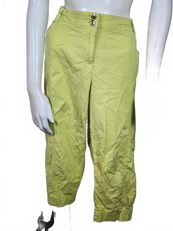 Chico's Women's Lightweight Cargo Capri Pants Size 2 (Large) Lime Green - Image 2