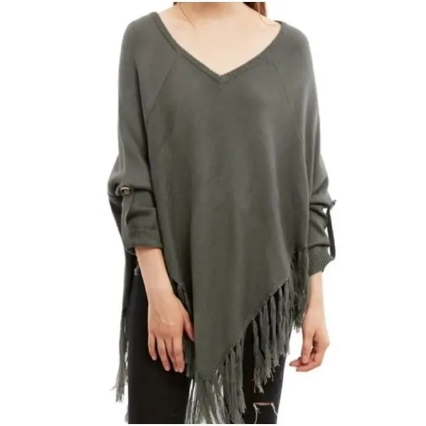 ✨VENUS Gray V-Neck Fringe Tassel Hem Button Cuff Sz S Poncho Sweater✨ - Image 5