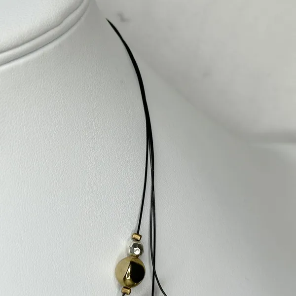 Chico's Black and Red Beaded Triple Strand Wire Gold Tone Necklace ✨ - Image 9