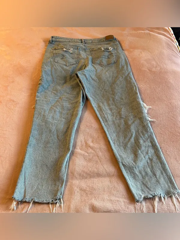 American Eagle Strigid light wash high rise straight fit distressed jeans 14 - Image 2