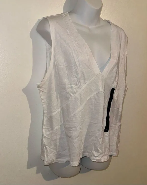 Banana Republic Short sleeve v neck cotton blend t-shirt in white size X-large - Image 4
