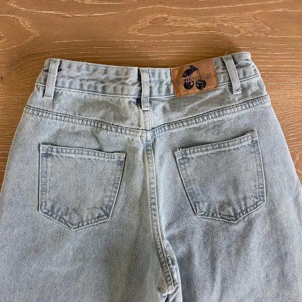 White Fox Jeans MId Rise Straight Leg Did You Miss Me Size XS Light Wash Blue - Image 5