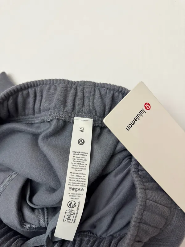 Lululemon Scuba Mid-Rise Oversized Short 7" *Graphic Solar Grey, XXS - Image 3