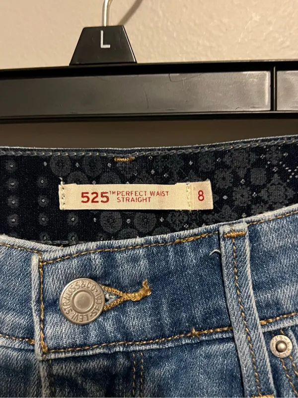 525 Levi’s Women's Medium Blue Straight-Leg Jeans - Image 3