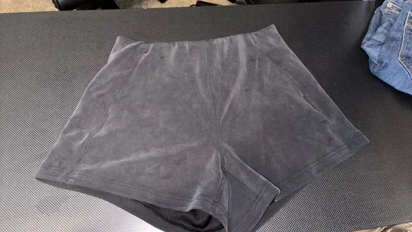 Lululemon Softstreme High-Rise Shorts 4" - Image 2