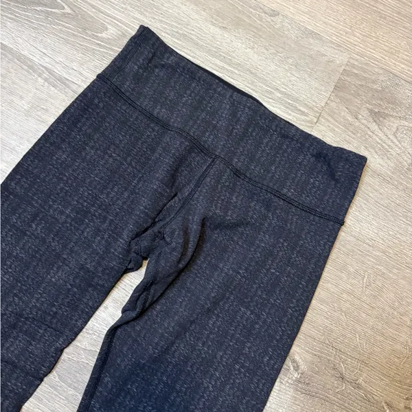 •LULULEMON• PATTERNED LEGGINGS - Image 3