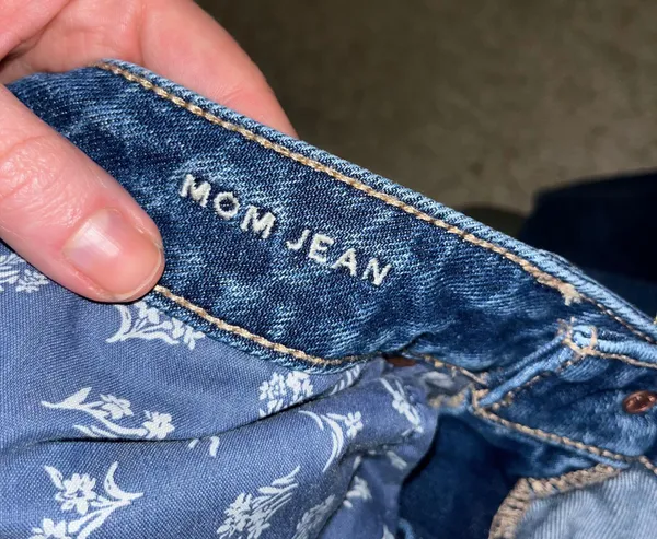 American Eagle Outfitters Distressed High Rise Mom Jeans Size 10 - Image 5