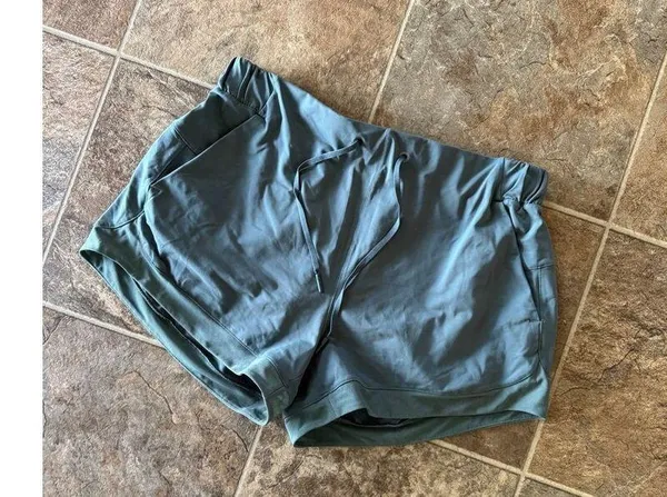 Lululemon Sunsetting Shorts 3" Juniper Size 10 - Image 3