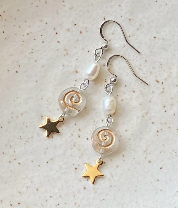 Handmade boho grunge fairy whimsical funky style quality Czech glass swirl pearl dangle earrings🌀⭐️ - Image 7