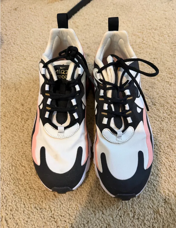 Nike 270 Air Max React Women’s Shoes - Image 3