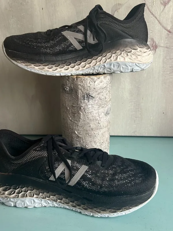 New Balance Fresh Foam More v2 Women’s Black Running Shoe Comfort Size 6.5 - Image 12