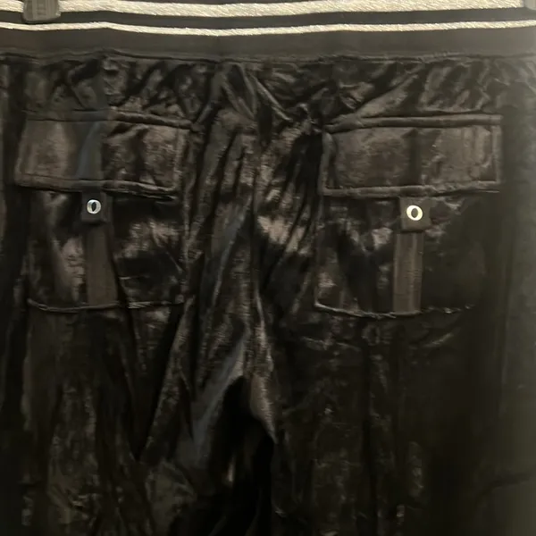 BCBG Max Azria BLACK VELVET BLING SILVER STUD DRAGON & LOGO HOODIE & CROPPED PANTS SET NWT - Image 8