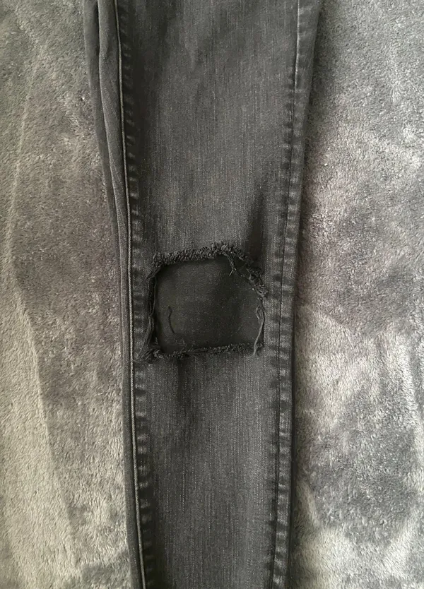 American Eagle Black Distressed Jeans - Image 4