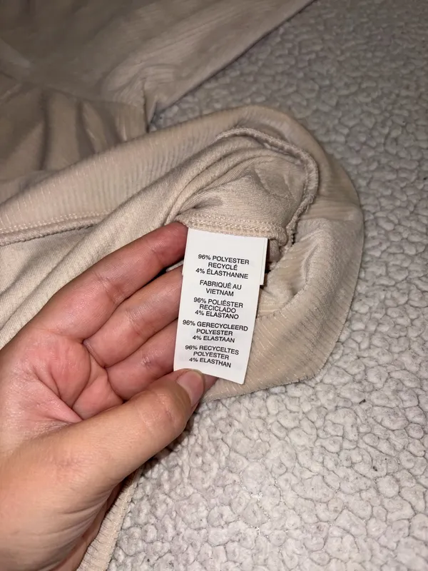 Vuori Haven Half Zip Crop Hoodie - Image 5
