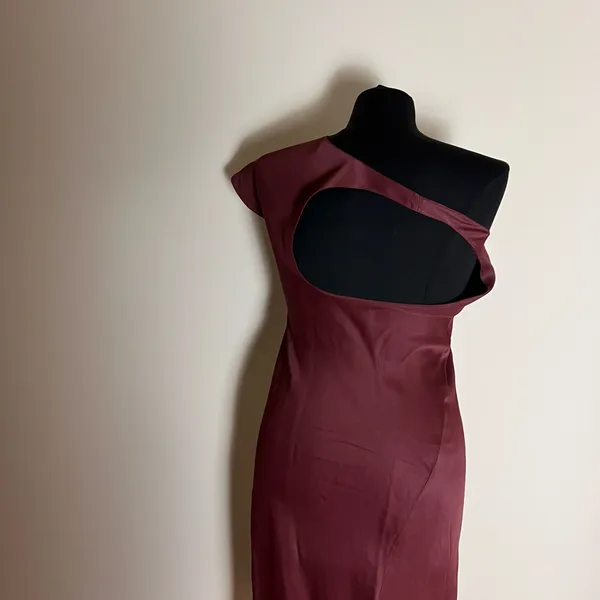Zara One-Shoulder Maroon Dress - Image 4