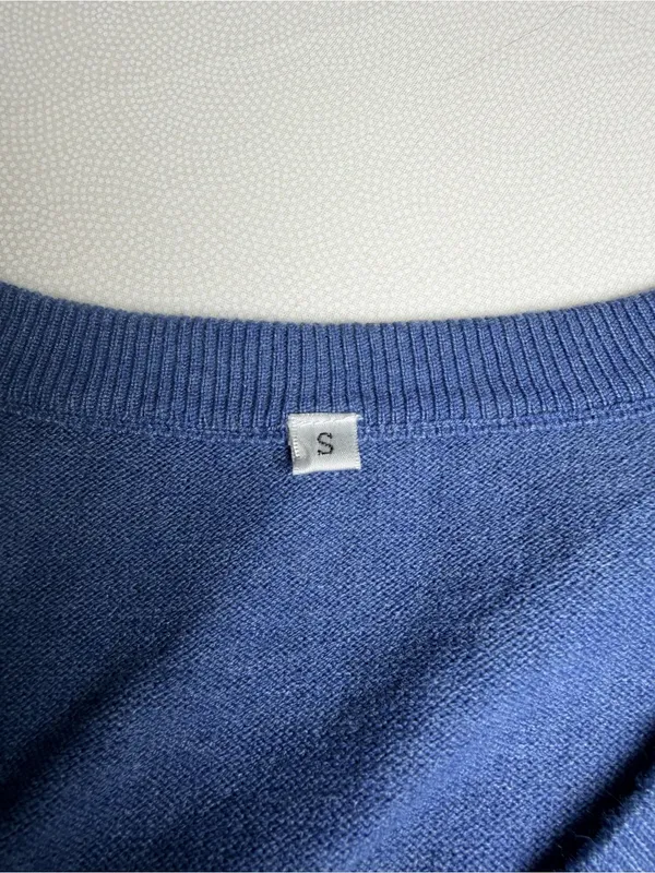 Women’s Blue V Neck Knit Pullover Sweater Size Small Long Sleeve Classic - Image 6